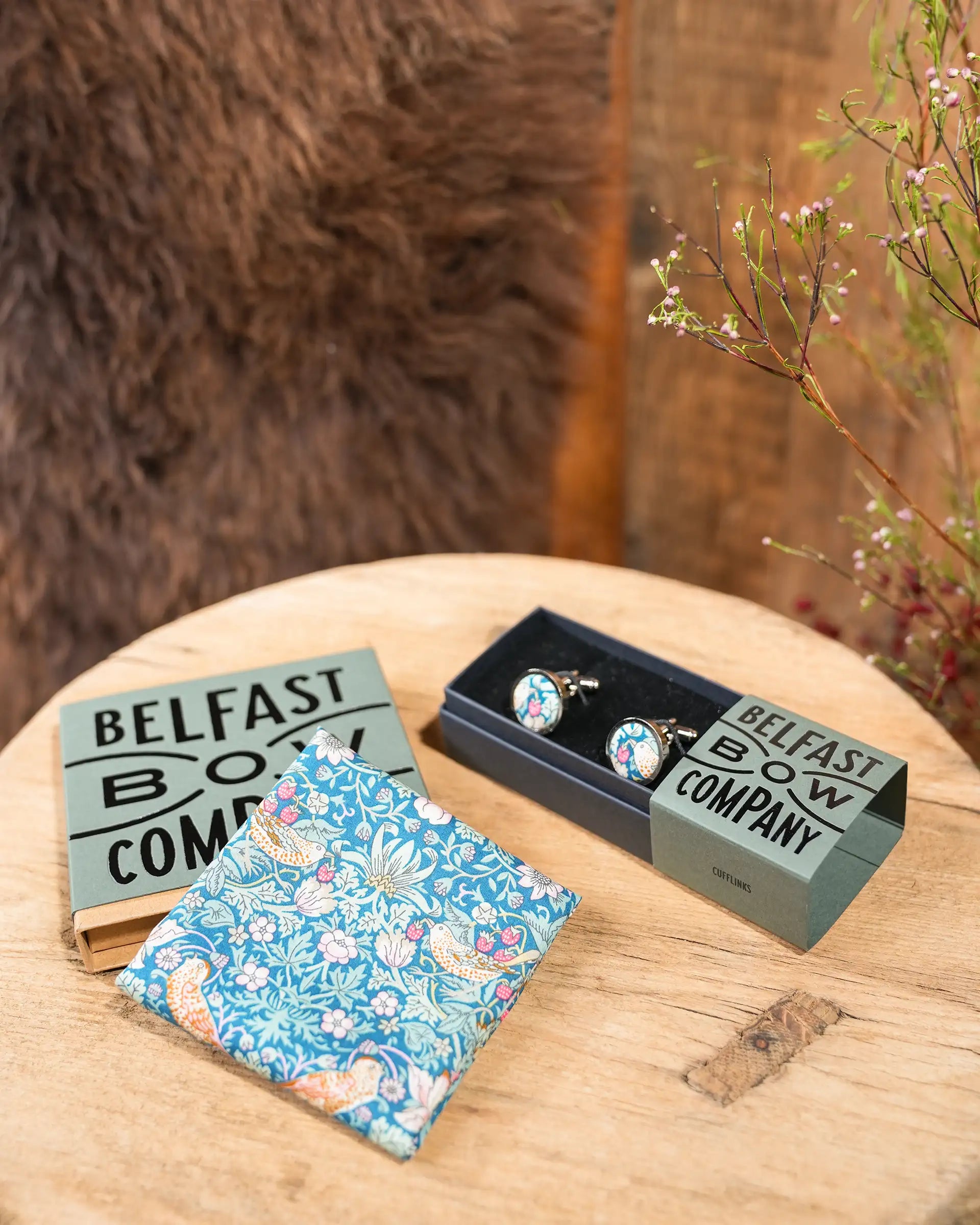 Belfast Bow - Manschettenknöpfe und passende Einstecktücher aus Irland