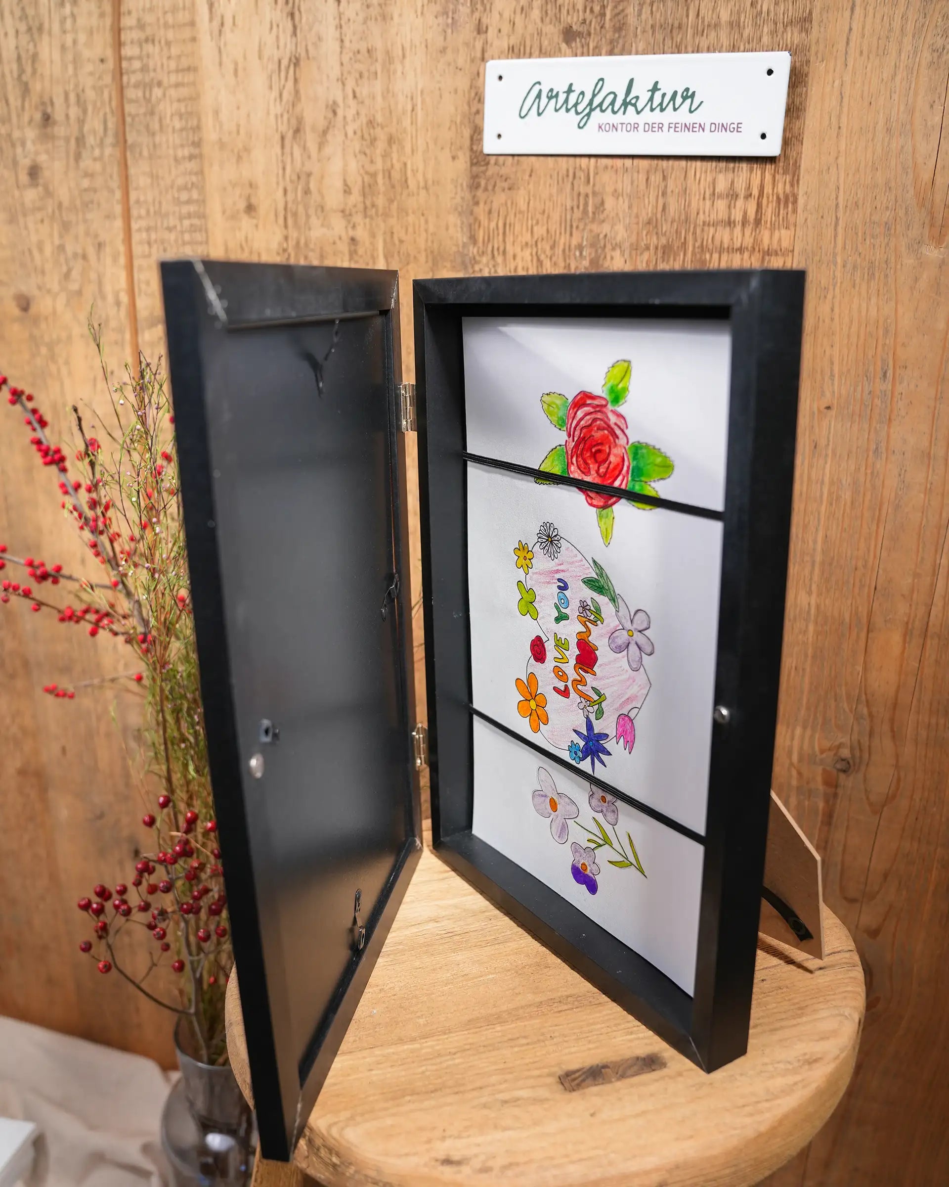 Kinderkunst-Bilderrahmen mit Aufbewahrung – Artefaktur