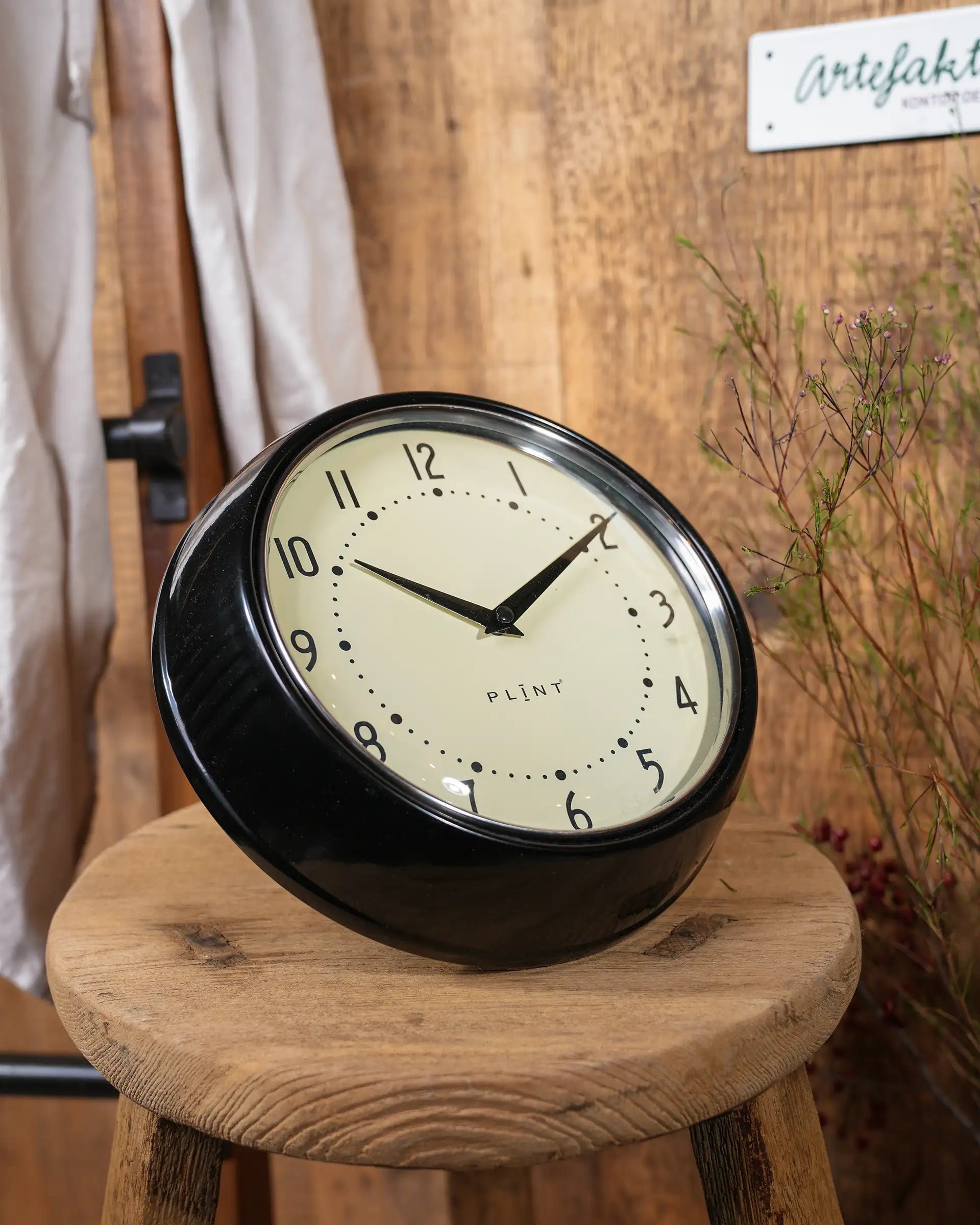 Plint Retro Wanduhr