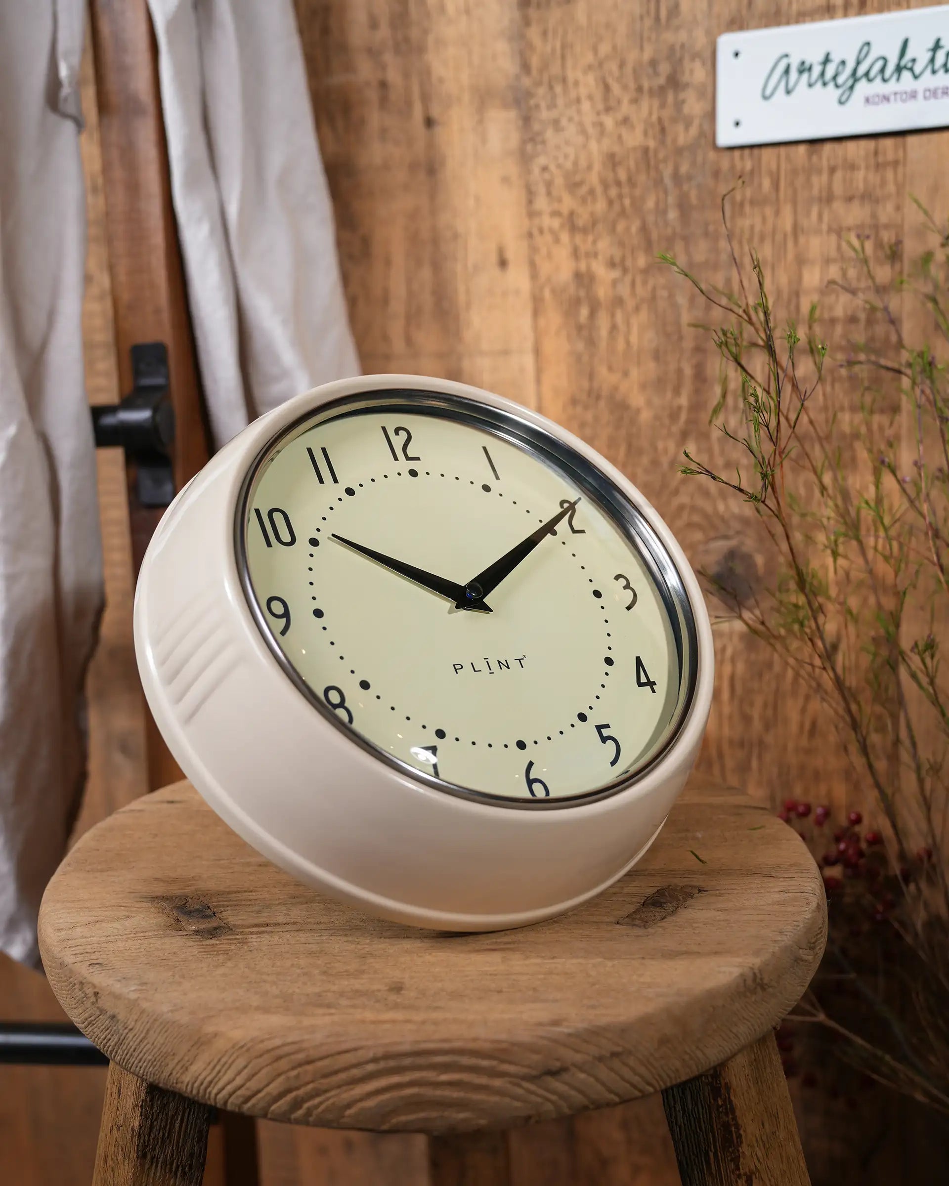 Plint Retro Wanduhr