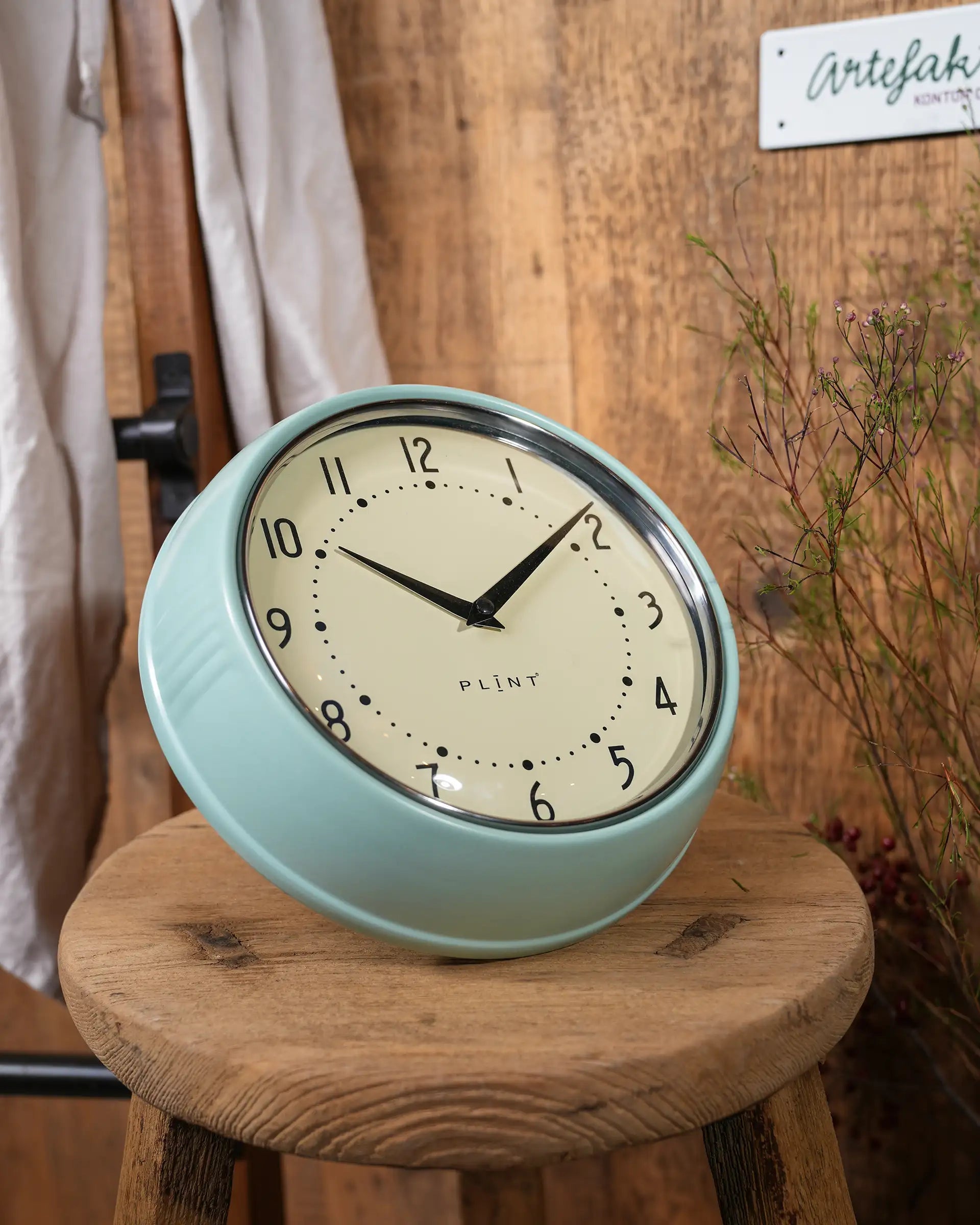 Plint Retro Wanduhr