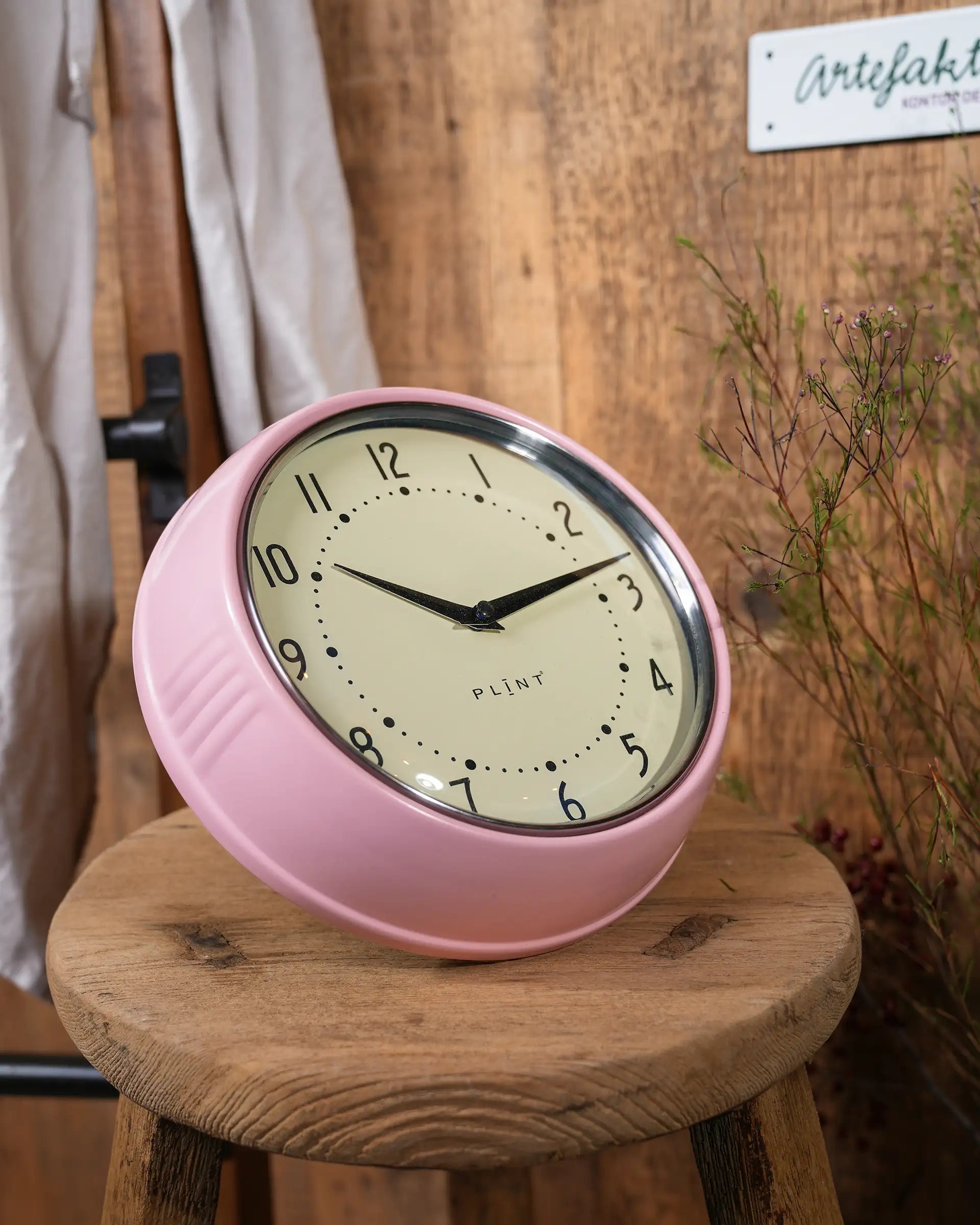 Plint Retro Wanduhr