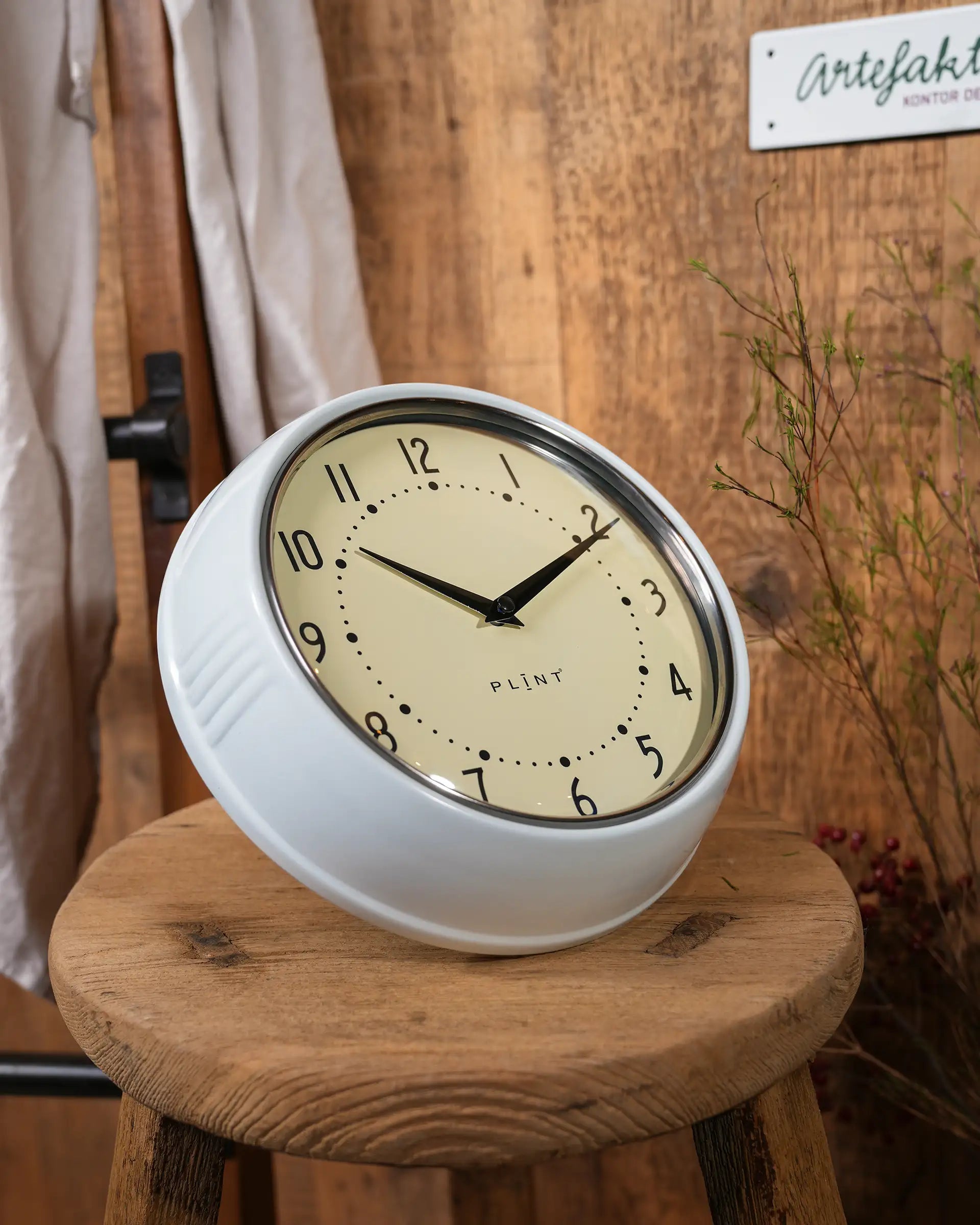 Plint Retro Wanduhr