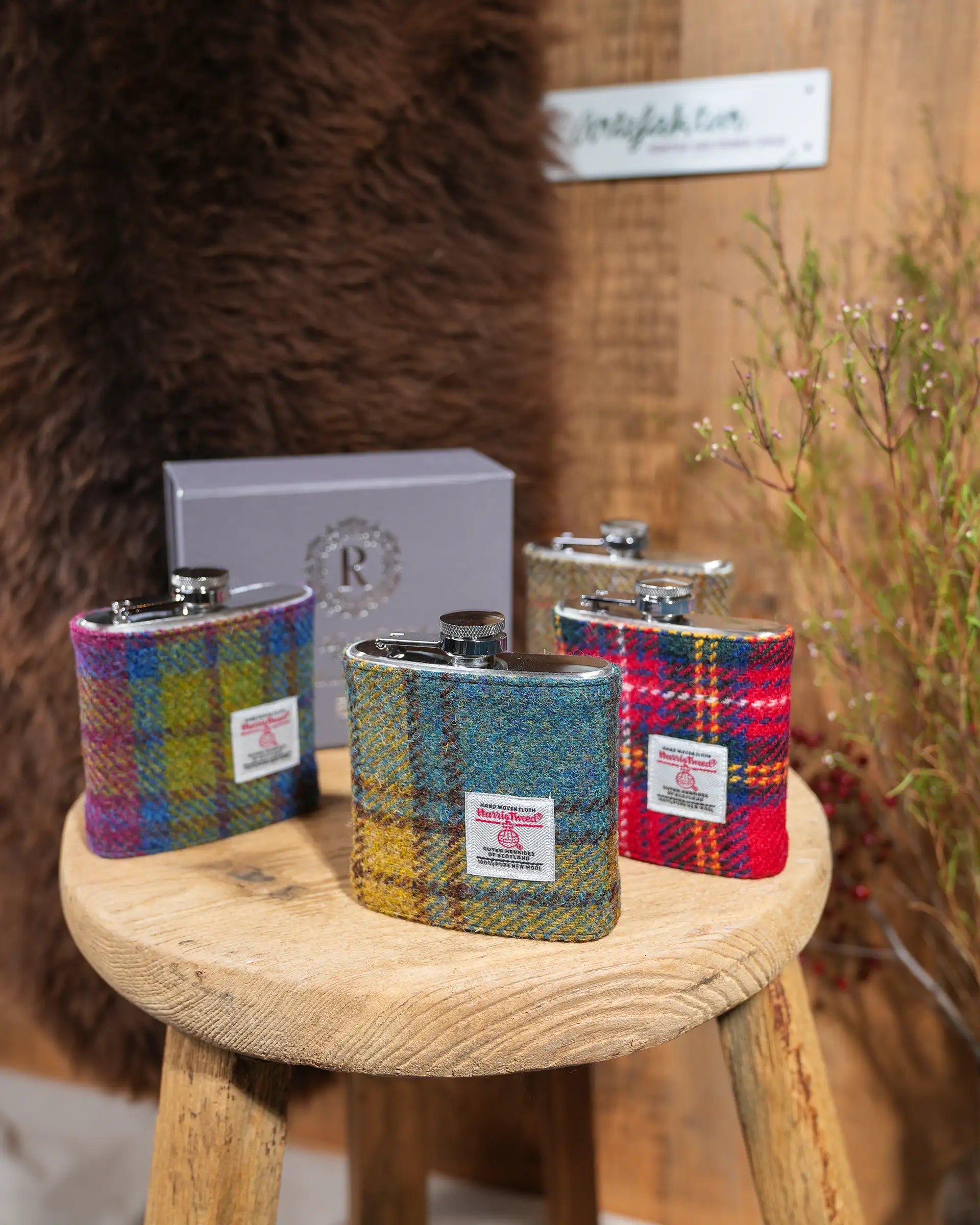 Flachmann bezogen mit  echtem Harris Tweed
