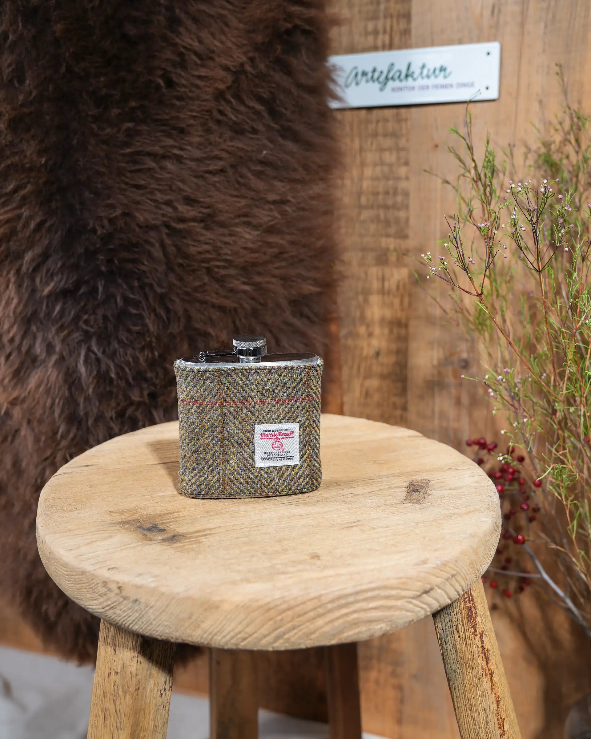 Flachmann bezogen mit  echtem Harris Tweed