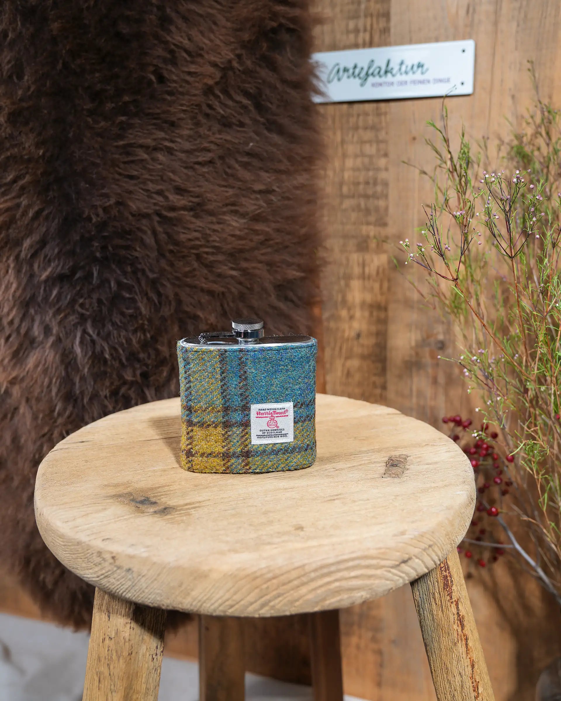 Flachmann bezogen mit  echtem Harris Tweed