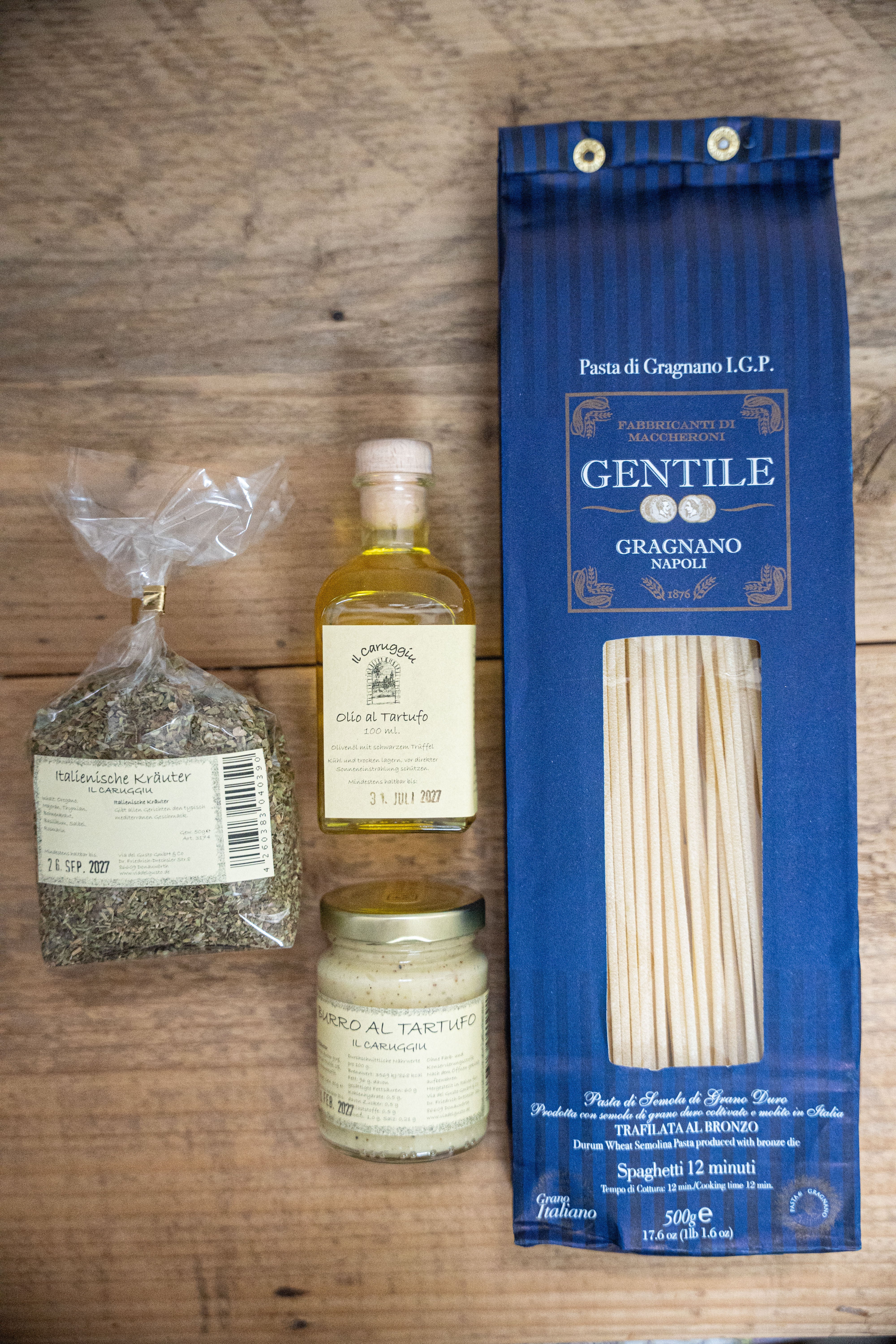 Kulinarische Geschenkbox aus Pasta und Trüffel